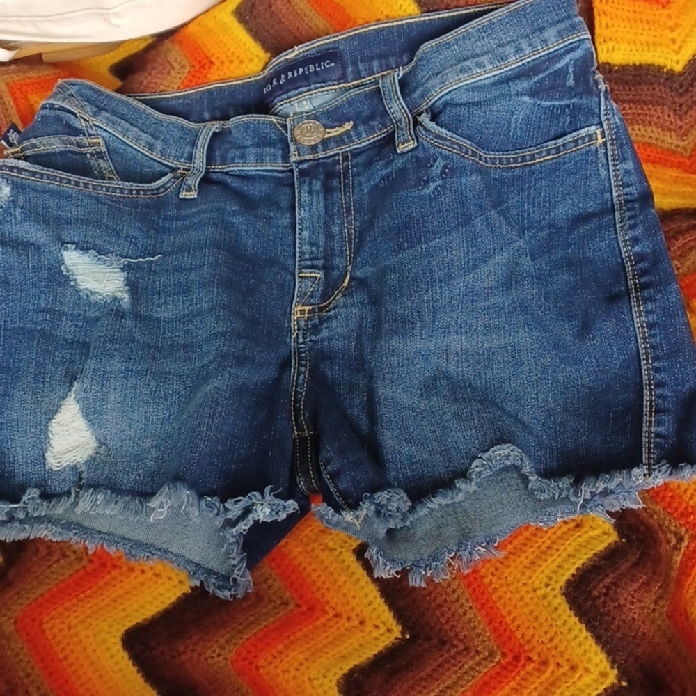 Rock and republic Jean shorts! Stretchy, Super comfortable! Sz 8